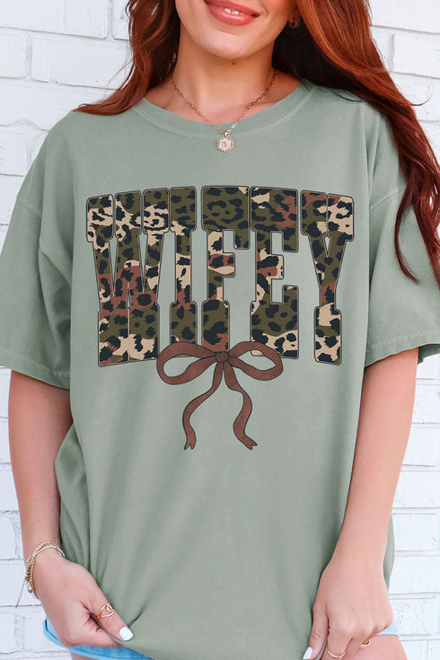 Hunting Wifey Ribbon Comfort Colors Adult Ring-Spun Cotton Tee