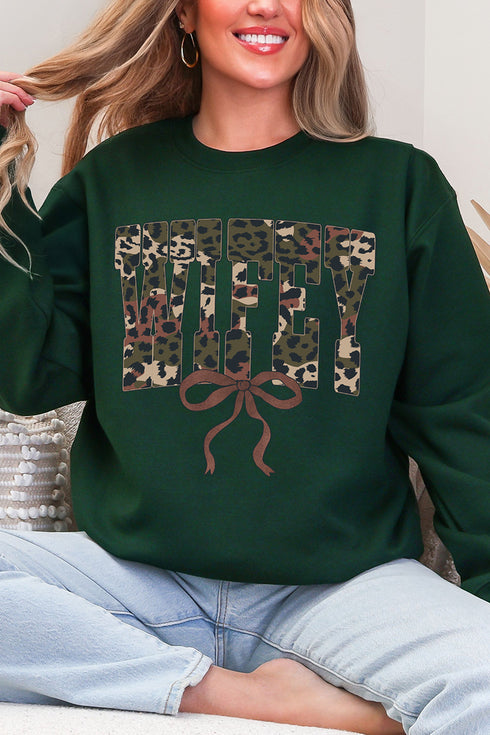 Hunting Wifey Ribbon Heavy Blend Crew Sweatshirt