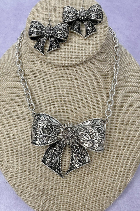 Prairie Ribbon Silvertone Necklace and Earring Set