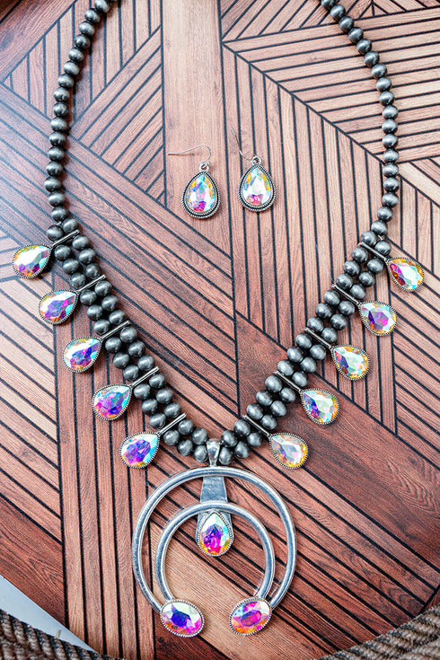 Iridescent Rodeo Icon Silver Pearl Necklace and Earring Set